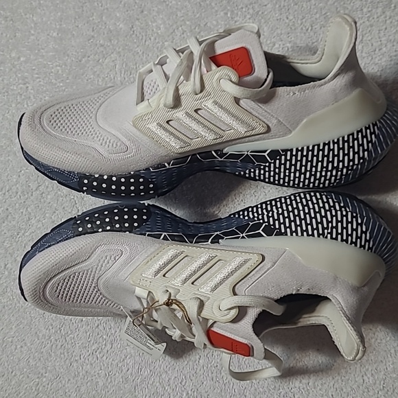 Adidas Ultra Boost 22 Patchwork Graphic Mens Size 6.5 Cloud White GW6912 - Picture 7 of 10